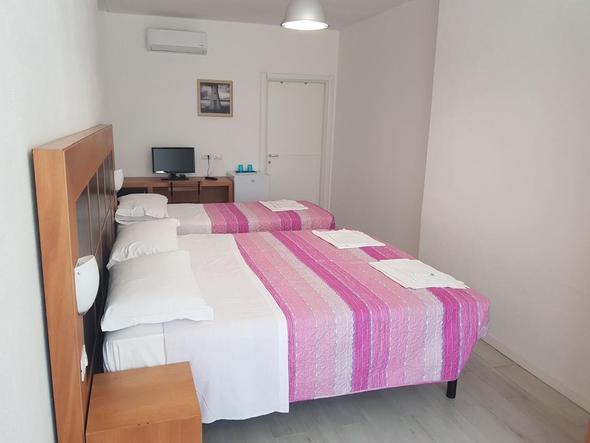 Duna Camere Con Bagno Lido Adriano Kültér fotó